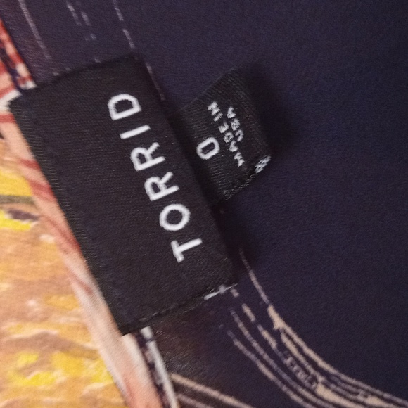 Torrid silky v neck top - Picture 3 of 4